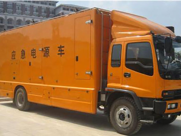 渝北冬季柴油发电机启动前，如何检查燃油系统中的积水？